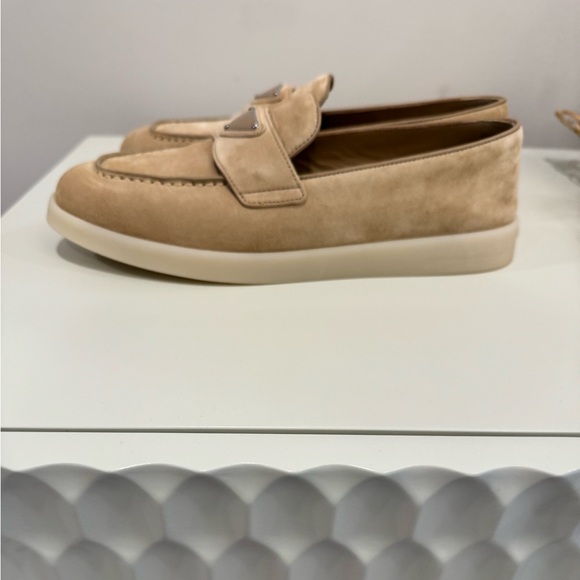 Authentic PRADA suede triangle logo loafers - Picture 6 of 8